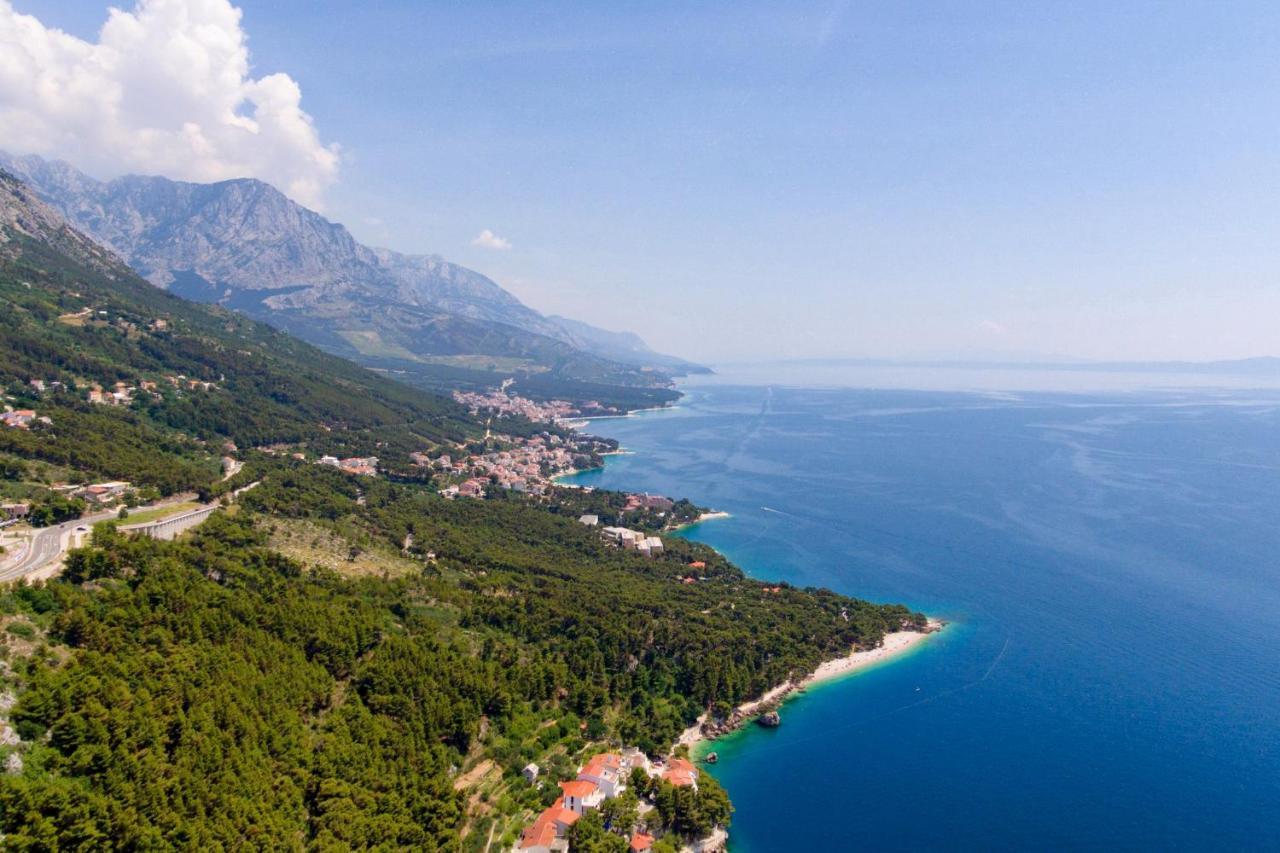 Apartments By The Sea Brela, Makarska - 16950 Exterior photo